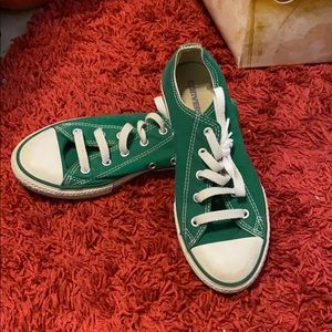 Hardly worn green converse